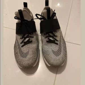 Nike unisex women/men snickers size 7